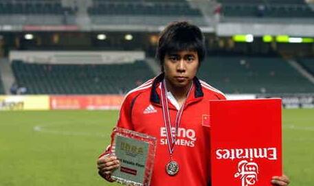 他17岁闪耀世青赛，没给领导敬礼被国奥开除，26岁堕落退役