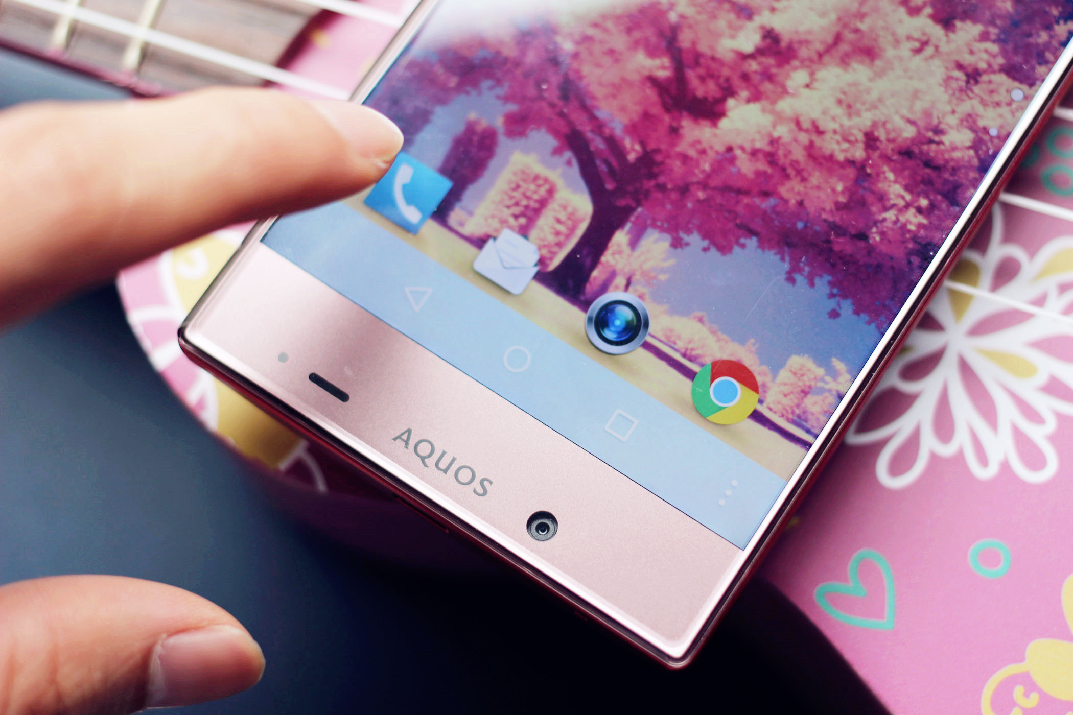 夏普402sh手机多少钱,夏普404无边框手机参数