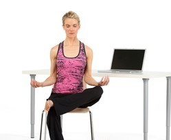 消除劳累的四种经络瑜伽,办公室瑜伽每天必练8个动作