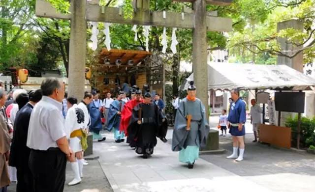 日本的职业旅行——不想当女仆店员的神官不是好铁匠！