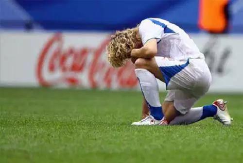 男儿有泪不轻弹中国军人,男儿有泪不轻弹天下足球