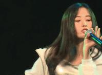 鞠婧祎上过几次微博热搜,鞠婧祎淡妆接受采访上热搜