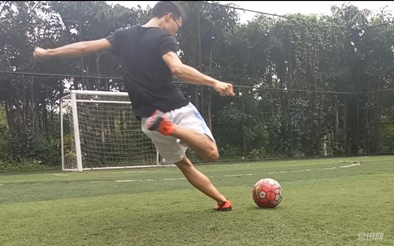 迪卡侬入门级宽脚足球鞋,迪卡侬足球鞋kipstaagility