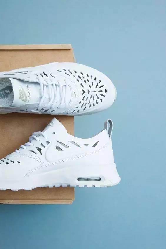 告别撞鞋尴尬这款小白鞋舒适透气,撞鞋尴尬怎么办