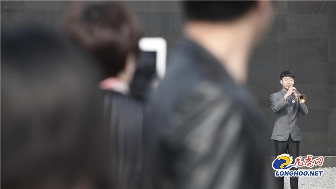 清明吊唁英烈朗诵视频,感人催泪的清明烈士陵园