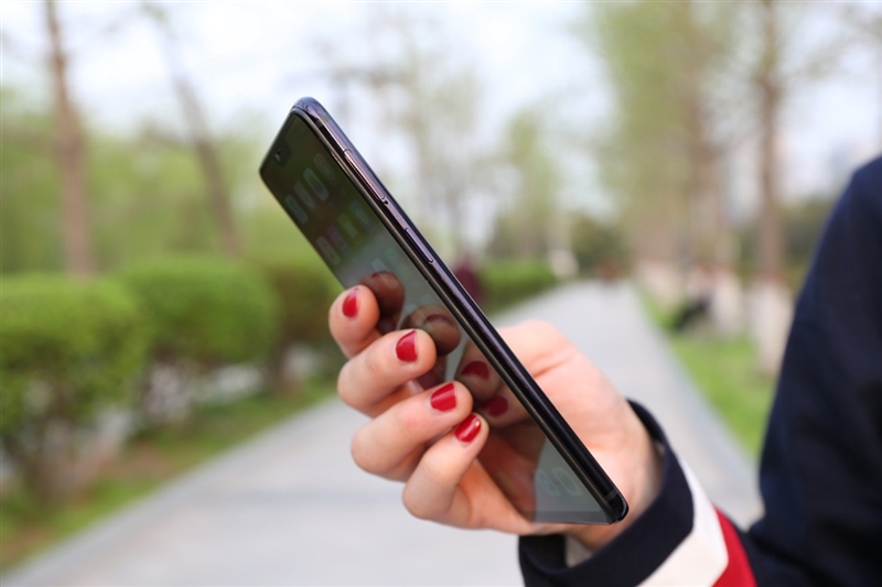 最超值的异形全面屏！OPPOR15评测：全系6+128