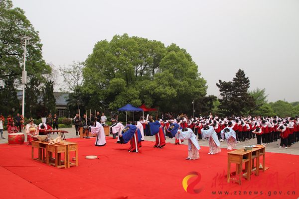 师生徒步祭奠英烈国花学校,荷塘区流芳园