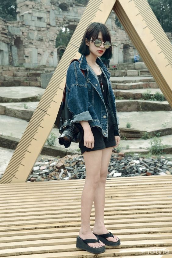 韩国秋冬街拍服装搭配图片,韩国穿搭街拍秋冬白裤子