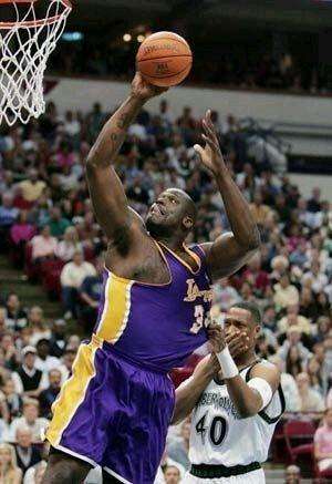 nba球员展示姚明的照片,nba姚明经典名场面照片