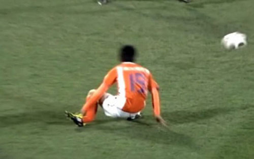 足坛最惨烈受伤,足坛令人悲伤的受伤瞬间