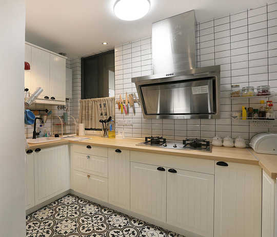 厨房里的卫生死角,厨房又黑又暗又脏怎么改造