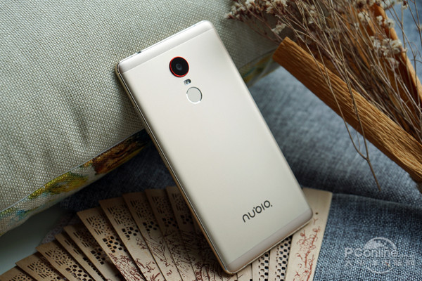 努比亚z11max手机版本低如何升级,nubiaz11max屏幕基材