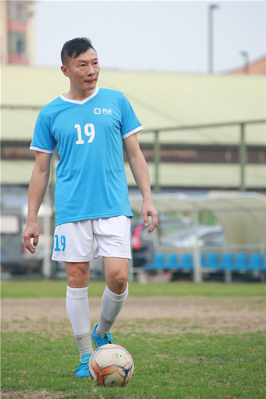 广州交通“老男孩”们的“足球梦”