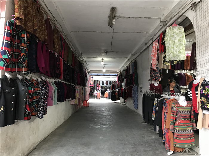 乱逛|曾经我总是跟着大人赶犀浦