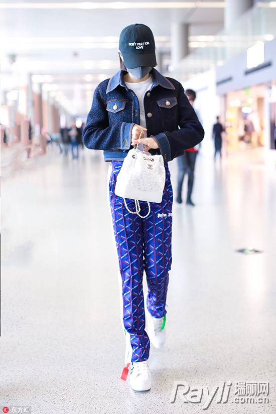 孙怡穿毛边裤子,孙怡穿黑色裤子