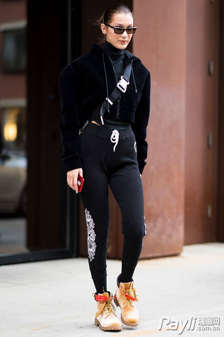 孙怡穿毛边裤子,孙怡穿黑色裤子