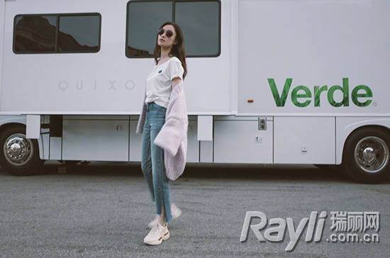 孙怡穿毛边裤子,孙怡穿黑色裤子