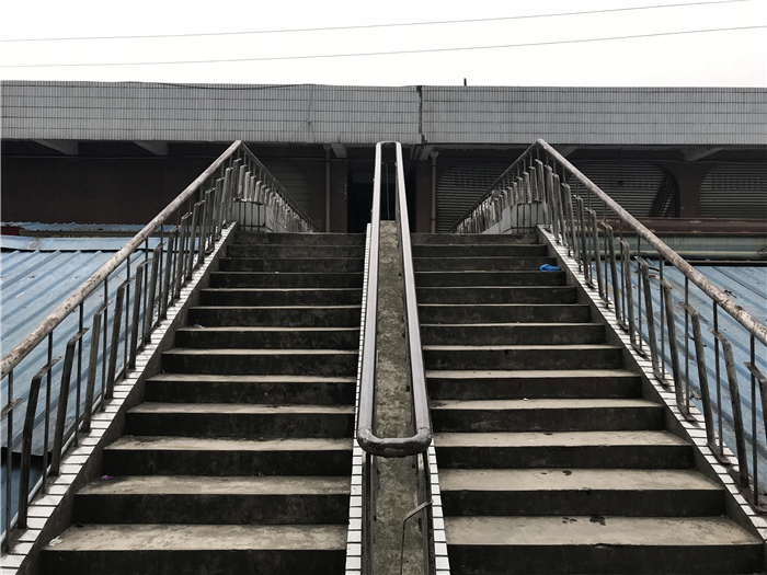 乱逛|曾经我总是跟着大人赶犀浦