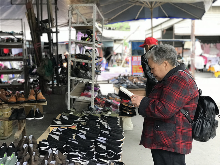 乱逛|曾经我总是跟着大人赶犀浦