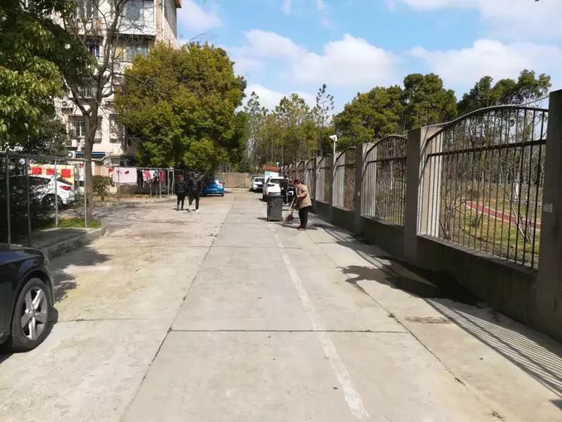 小区无门卫无监控需要交物业费,小区没有物业看门的不让进