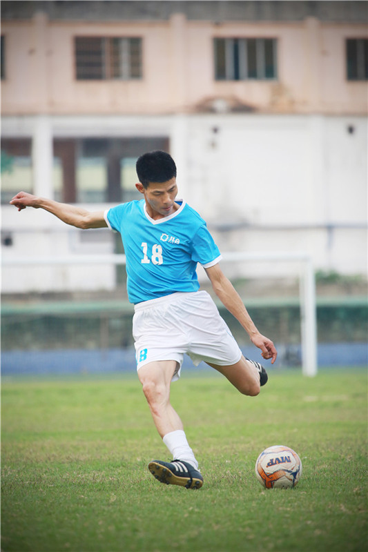 广州交通“老男孩”们的“足球梦”