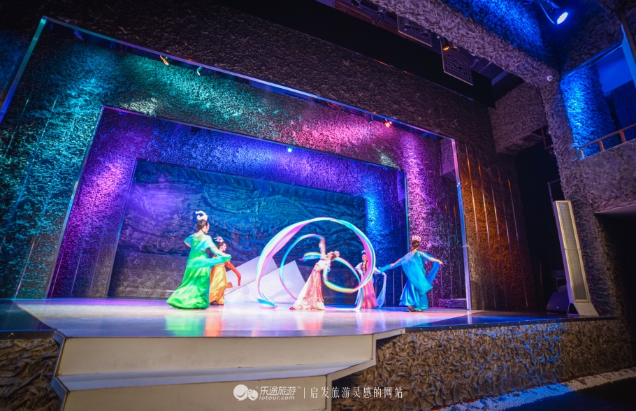 皖风徽韵戏曲,黄梅戏戏装大全