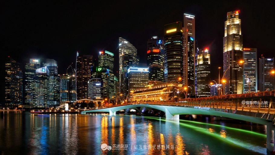 点亮圣诞树风景视频,点亮梧桐树视频