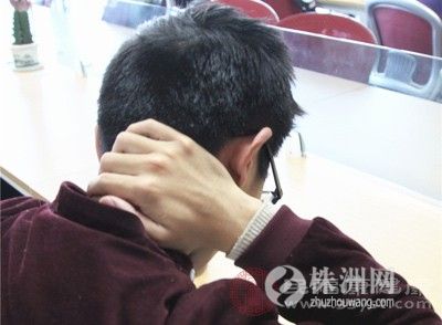 双手无名指发麻是什么原因,双手小拇指发麻什么原因