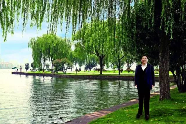 著名军旅作家邓高如将军的文学之路