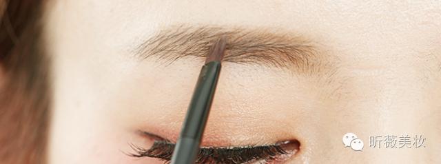 化妆这么久竟然还分不清化妆工具,化妆多年底妆还是搞不明白