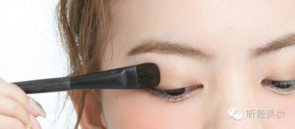 化妆这么久竟然还分不清化妆工具,化妆多年底妆还是搞不明白