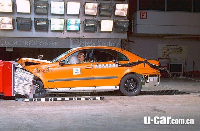 宝马和奔驰哪个安全,宝马奔驰奥迪哪个安全