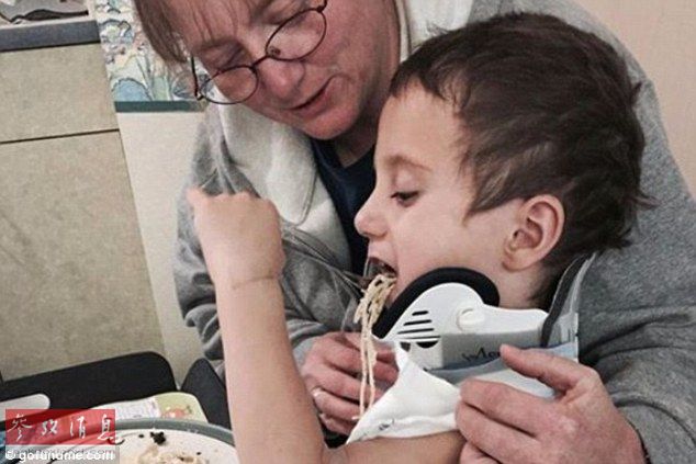 颈椎骨折急救颈托的正确戴法,颈椎损伤最快自愈办法