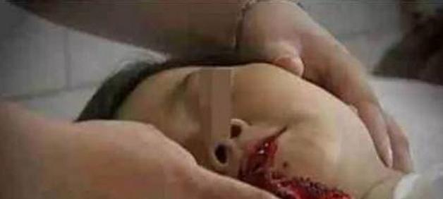 奶奶把饭菜嚼碎了喂宝宝,奶奶嚼碎辅食喂孩子致死