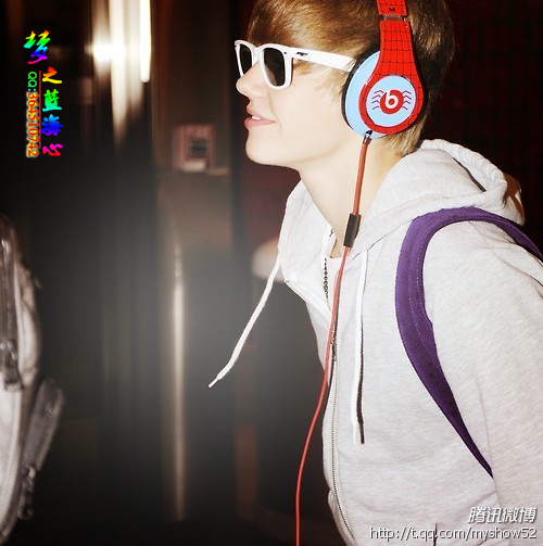 贾斯汀比伯戴头戴式耳机,比伯戴beats耳机