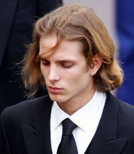 他被称世界最迷人王子，生孩在前，结婚在后，妻子家160亿美金