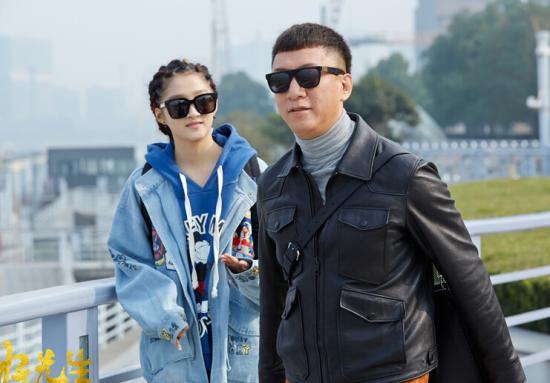 搭配典范《好先生》，孙红雷穿鹿晗同款，江疏影关晓彤背包居然是