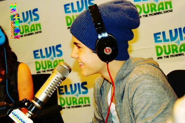 贾斯汀比伯戴头戴式耳机,比伯戴beats耳机