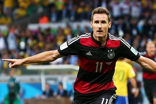 一球成名的足球球星,足坛巨星一人一脚成名球