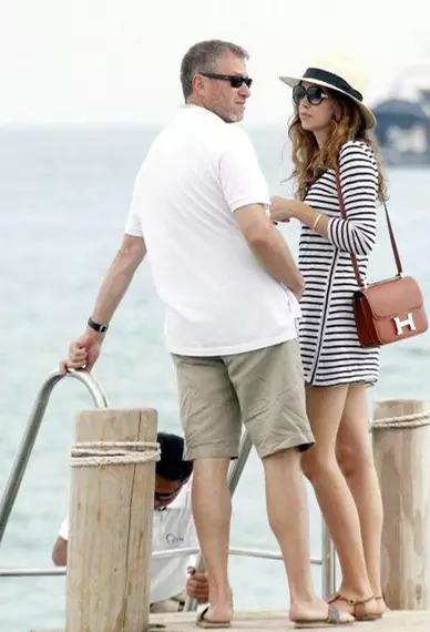 别嫌弃带LOGO的包了，那是你没挑对！