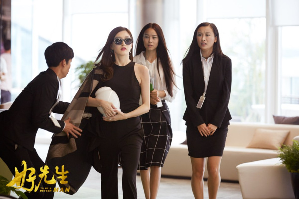 搭配典范《好先生》，孙红雷穿鹿晗同款，江疏影关晓彤背包居然是