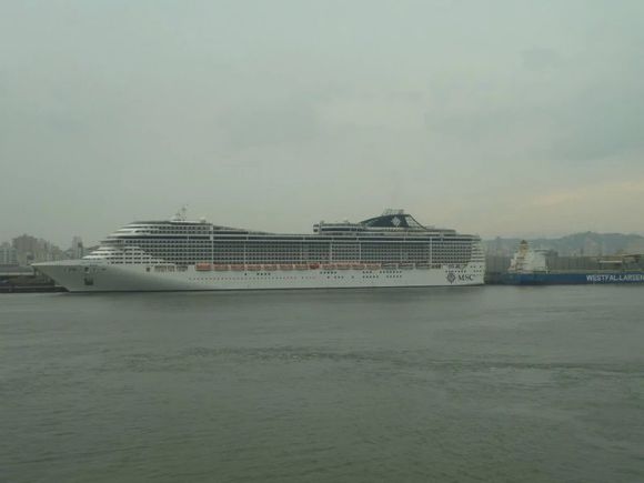 我是远洋渔民，爱钓鱼，更爱周游世界