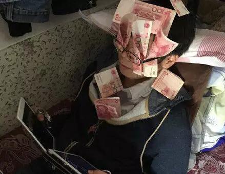 开学没几天我就发现我的奇葩室友,放假了开始想舍友