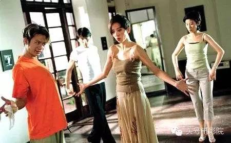 这个爱骂人的玉女收服了香港最拽的古惑仔还名正言顺当恋爱教父