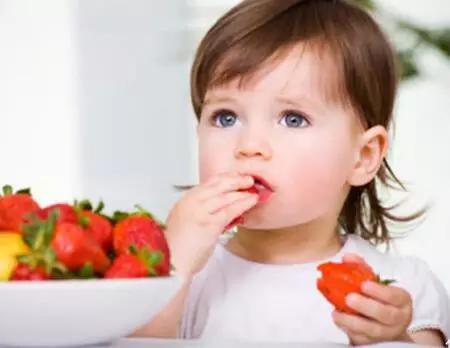 宝宝哭闹不休,皮肤瘙痒抓挠不断怎么办?警惕抓挠感染皮肤病!