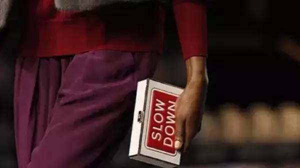 公司年会礼服鞋子怎么搭配,年会晚宴着装要求通知