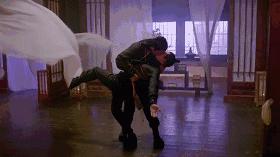 太子妃红的原因就是——相逢一炮泯恩仇