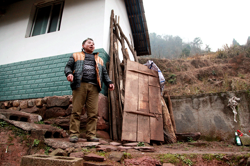 山巅教学点：一对父子60载坚守