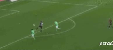 足球倒钩射门集锦大个子,足球小将双人倒钩动画原视频