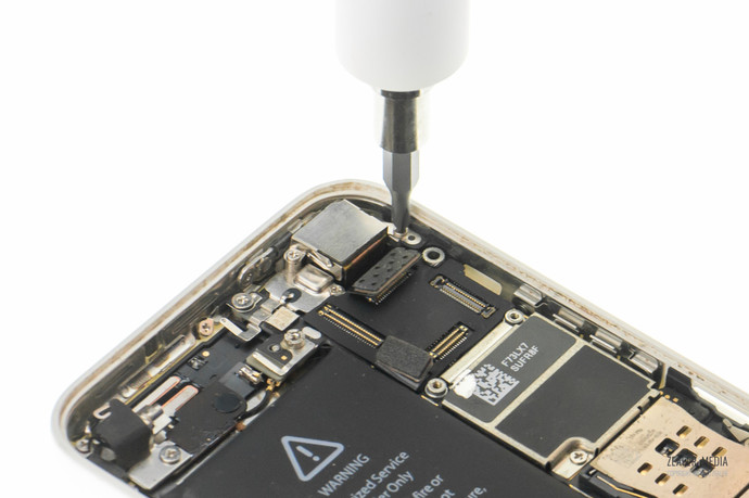 拆修iphone手机,苹果5c换后壳